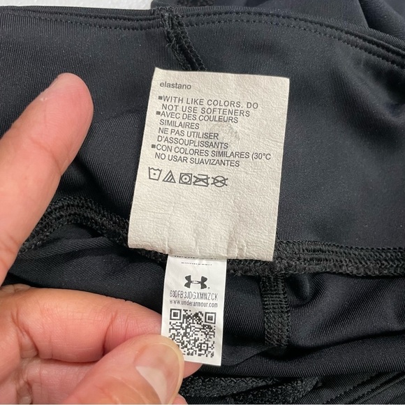 Under Armour HeatGear Textured Panel
Cropped Training Leggings
Black size M - Picture 6 of 9